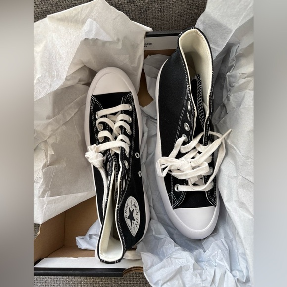 Brand New Converse Chuck Taylor Lugged 2.0 with tag on and box - Picture 8 of 11